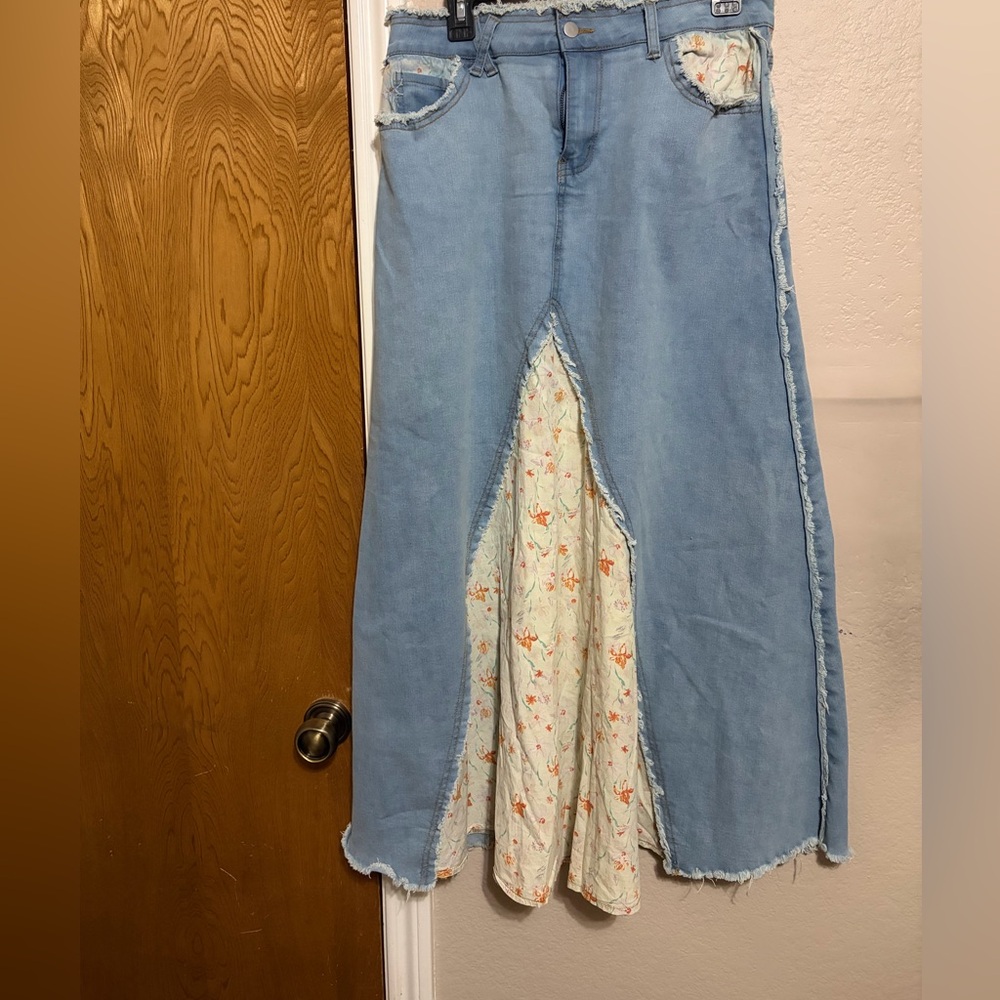 Denim maxi skirt with floral fabric